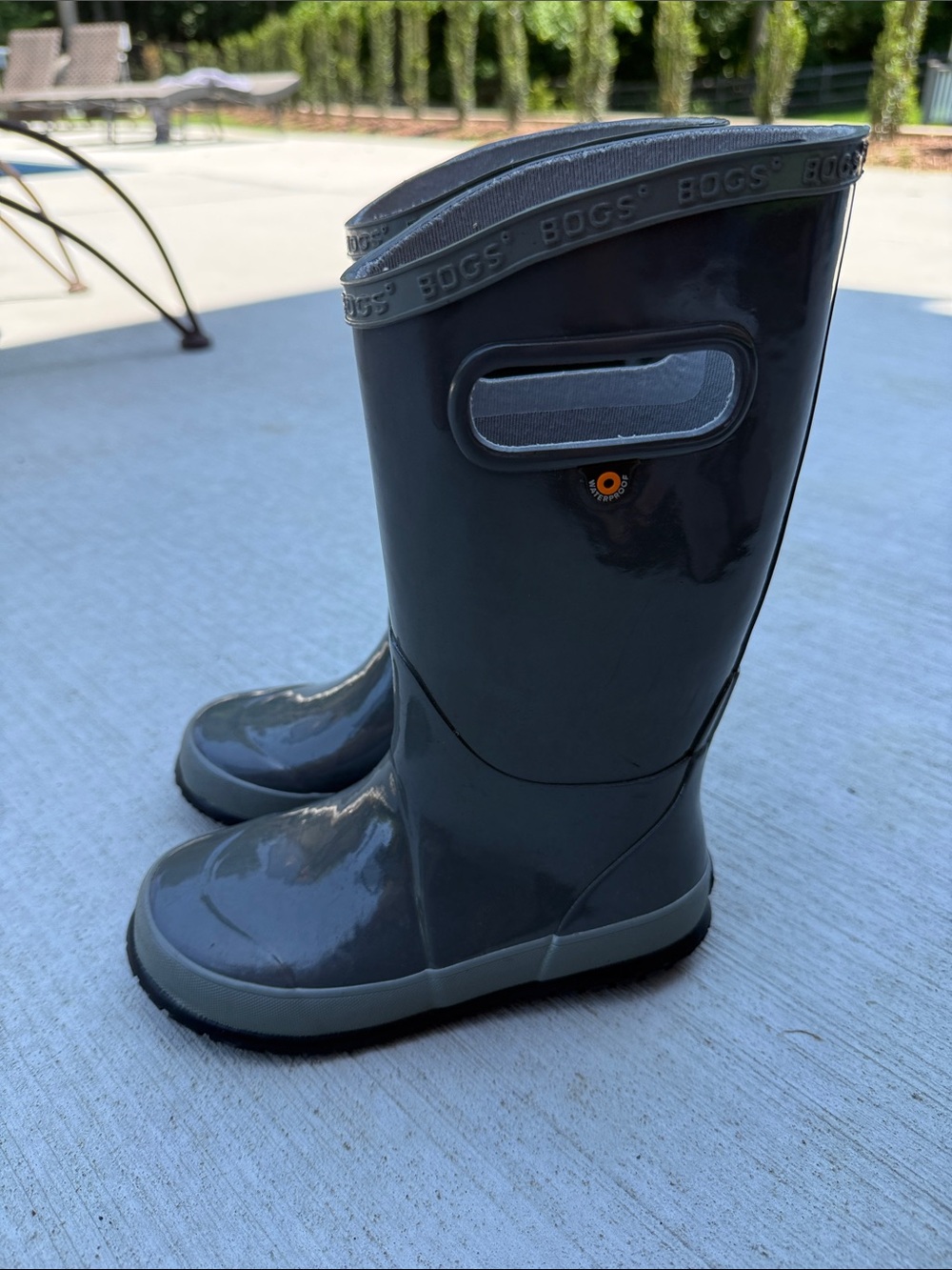 Bogs Kid's Classic High Handle Gray Waterproof Rainboots Pull On Youth Size 13
